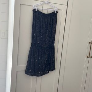 Strapless with elastic waist. Fully lined